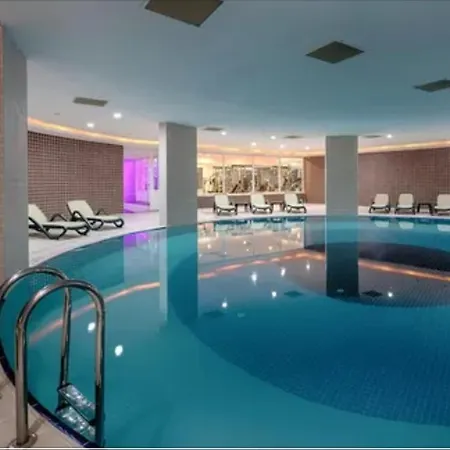 Luxury And Spacious In Front Of Gondola